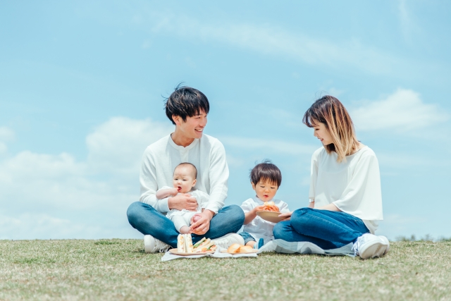 浜松市の結婚相談所「結い」の40代会員様がリーズナブルな地域密着システムで成婚し、家族4人の幸せな家庭を築いたイメージフォト