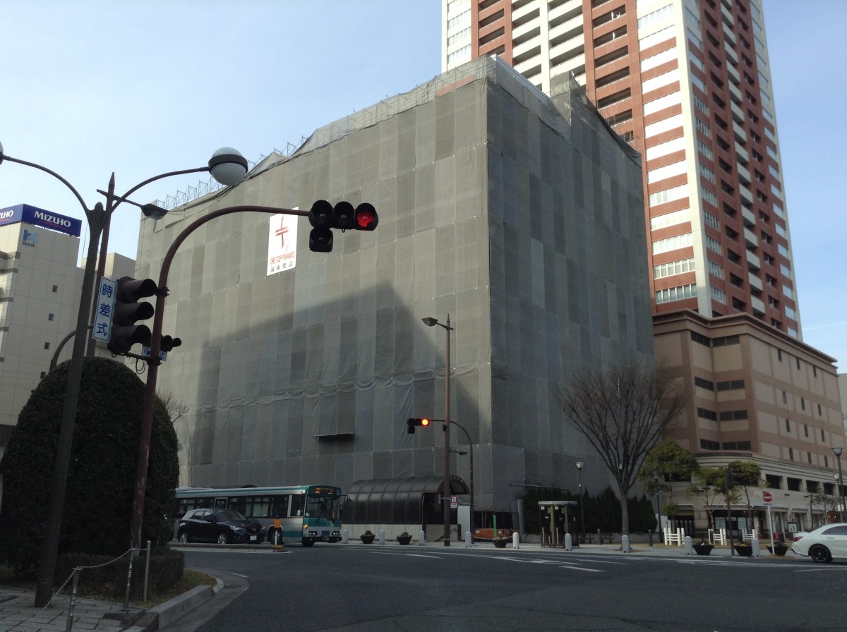 浜松駅北口交差点を左折