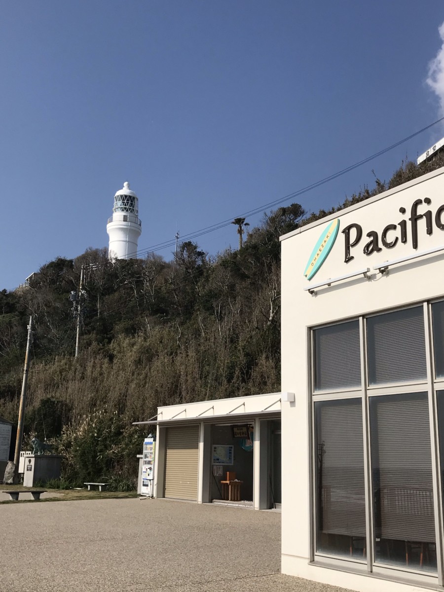 御前崎市の灯台と麓のカフェパシフィックカフェ　浜松湖西婚活サービス結い